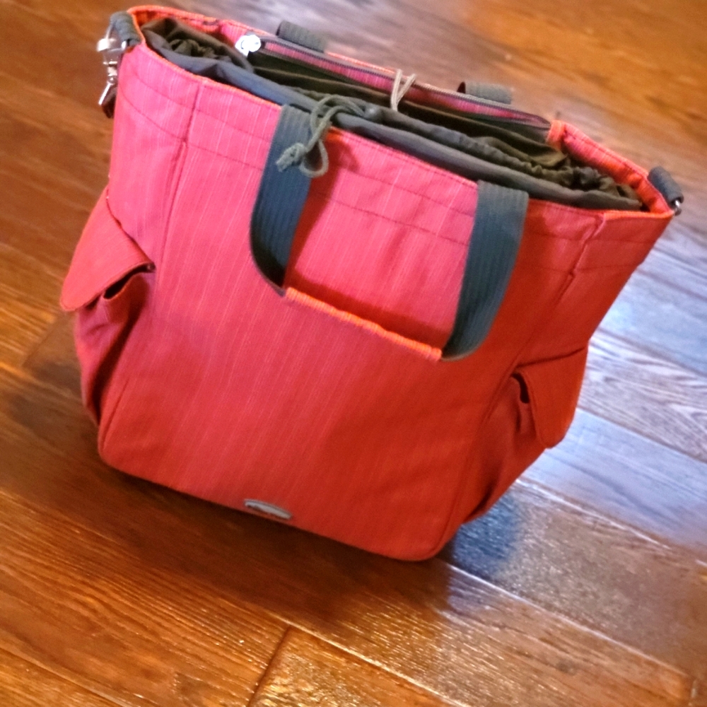 Picnic bucket style insulated bag